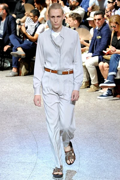Look 7